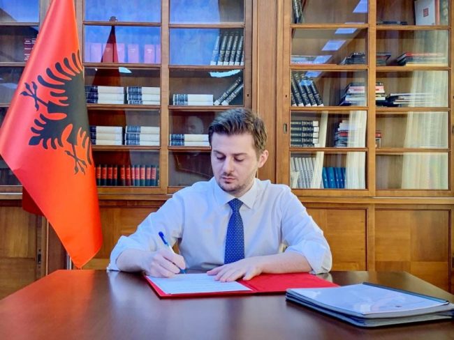Serbia s’lejon që Cakaj të shpallet “qytetar nderi” i Bujanocit