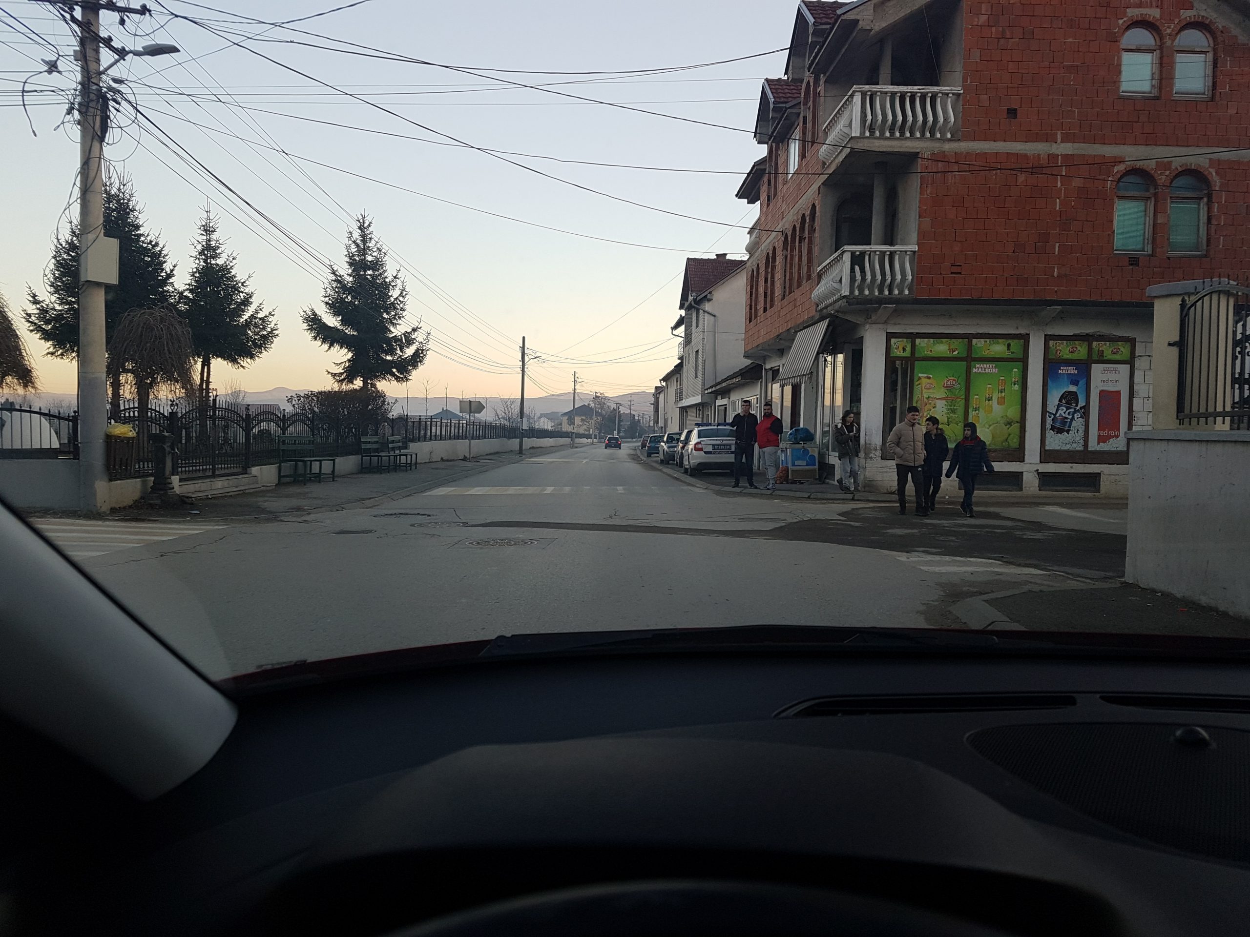 Përse po kujdestaron policia tek Lapidari i „Lleshit“ dhe si dështoi vendosja e flamujve në Tërnoc?(foto)