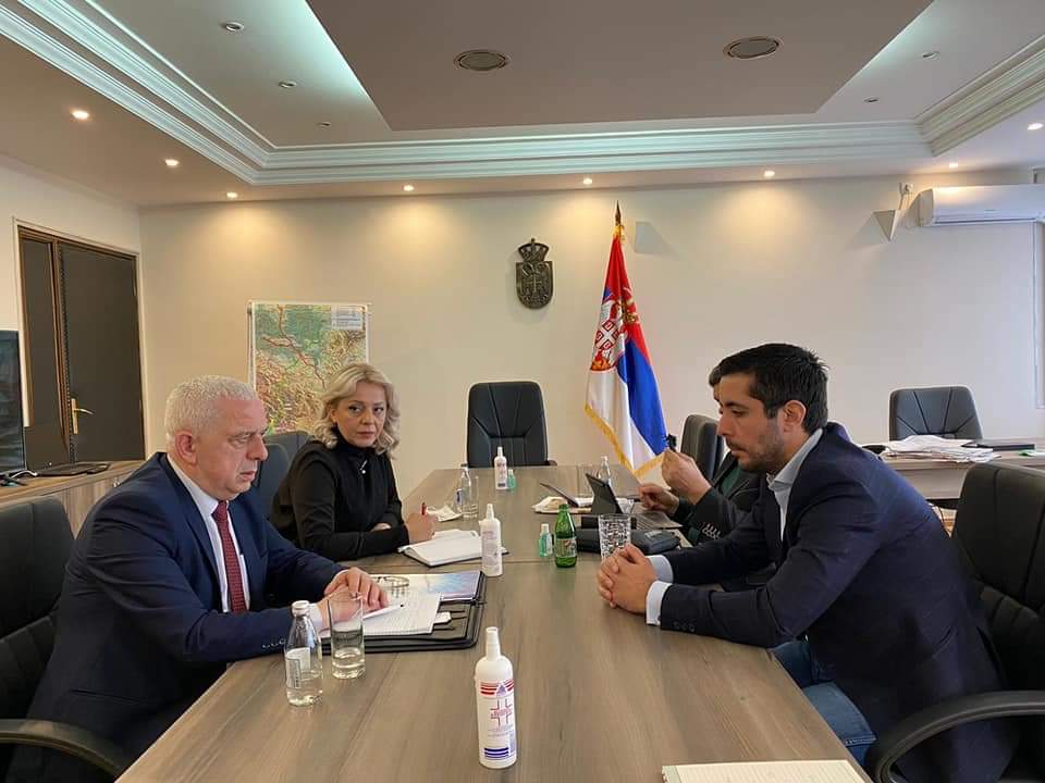 KRYETARI ARIFI ZHVILLON TAKIM ME MINISTRIN E NDËRTIMIT, TRANSPORTIT DHE INFRASTRUKTURËS