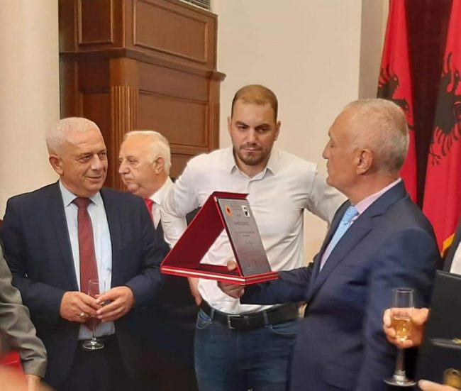 Prezent edhe Arifi: Përveç Komandant Lleshit dekorohet edhe publicisti Llukman Halili