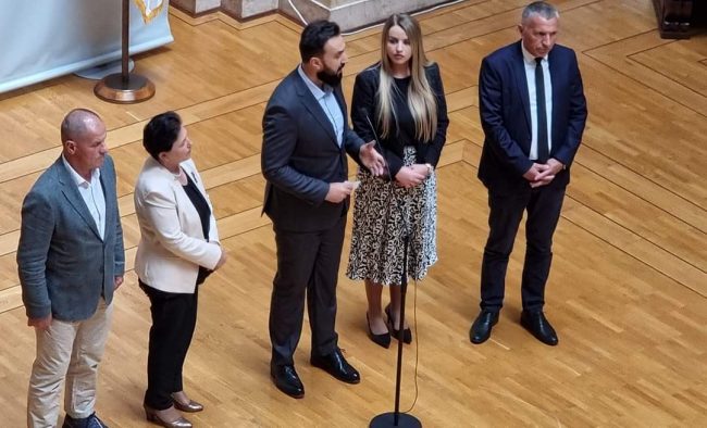 Reagim: Vuçiq t’i ndalë thirrjet për përsëritjen e gjenocidit ndaj boshnjakëve