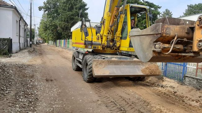 Nënshkruhen kontratat: Asfaltime në qytet dhe në disa fshatra