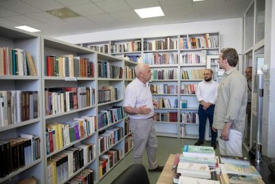 “Përkrahim shtimin e fondit të literaturës”
