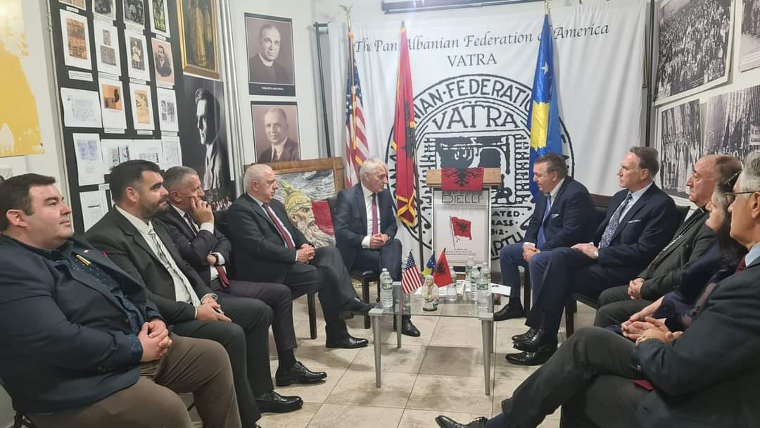 Takim në Federatën Pan-Shqiptare “Vatra”. Takim në Federatën Pan-Shqiptare “Vatra”.