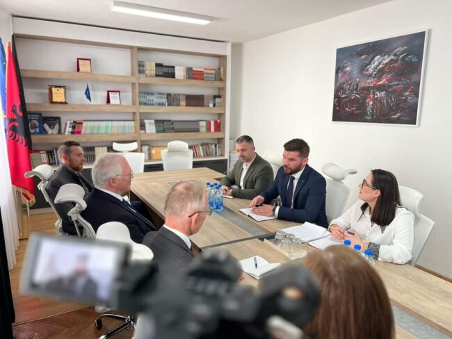 Lutfiu: Ambasadorëve u paraqita problemet konkrete ku po diskriminohemi
