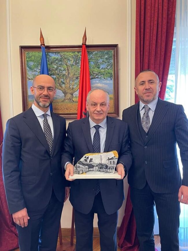 Drejtuesit e Aleancës për Luginën urojnë ambasadorin Canaj