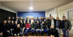 PD „tregon dhëmbët“