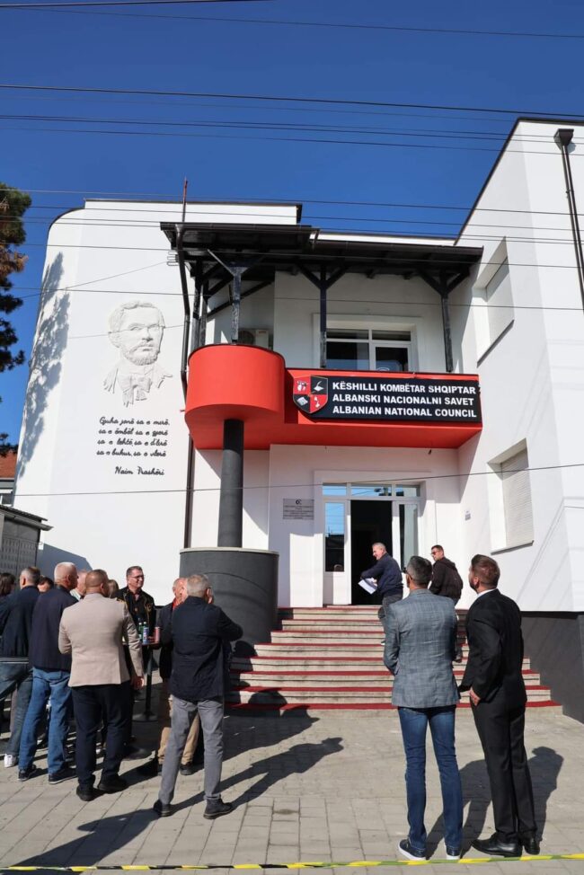 Përurohet objekti i renovuar i KKSH-së, në muret e tij vargjet e Naim Frashërit